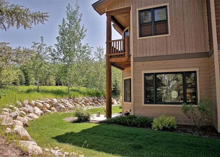 Pool & Hot Tubs, 2 Living Rooms, City Shuttle, Washer, Dryer