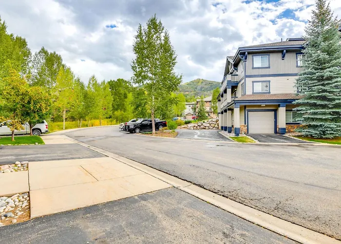 Condo W/ Mtn View < 1 Mi To Steamboat Resort!