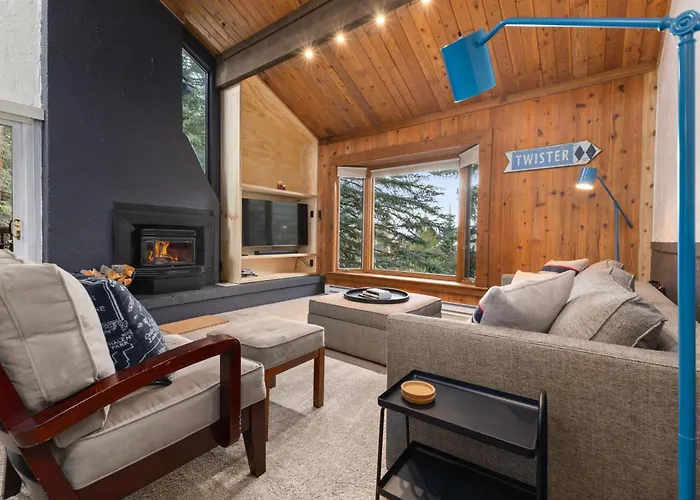 Ski Ranch Loft, Short Easy Walk To Slopes, 2 King Bedrooms And Loft