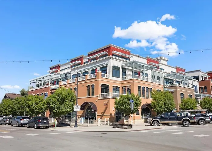 Sleek Mountain Retreat - Downtown - Summer Ac