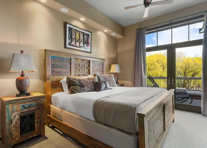 Sleek Mountain Retreat - Downtown - Summer Ac